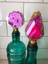 Load image into Gallery viewer, Agate Bottle Stop Fushia
